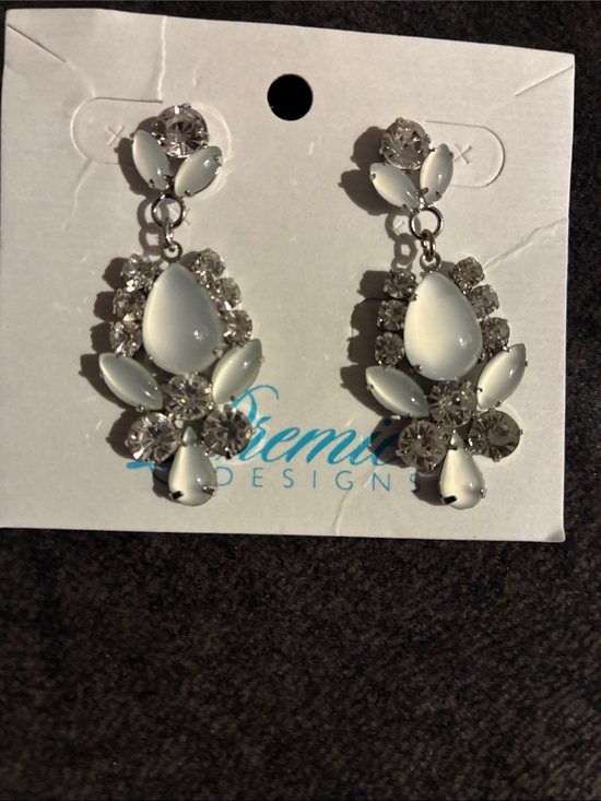 Premier Designs Jewelry - Premier Designs White Opalescent Teardrop & Crystal Drop Earrings